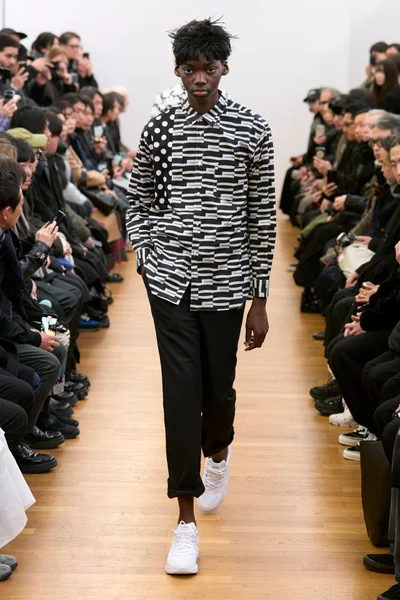 Look 16